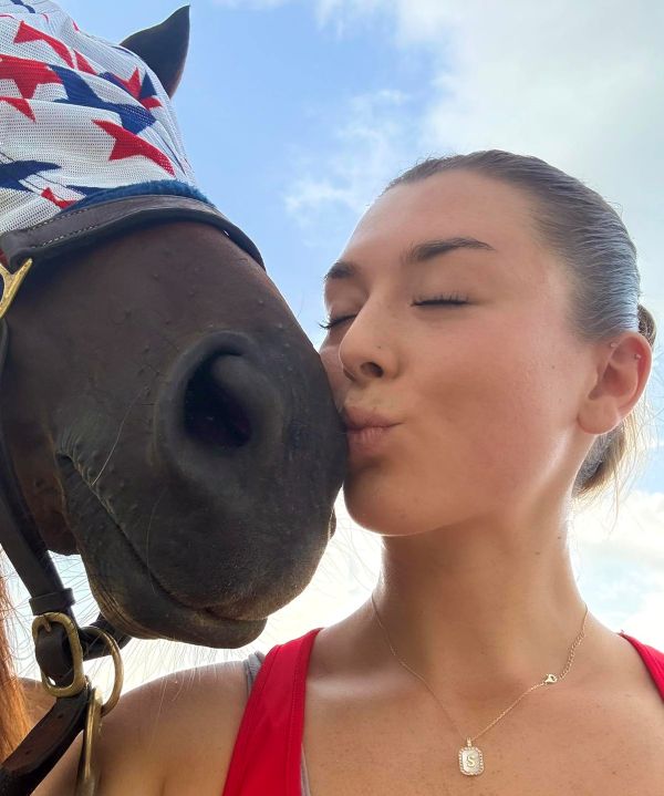 Kissing nose 600